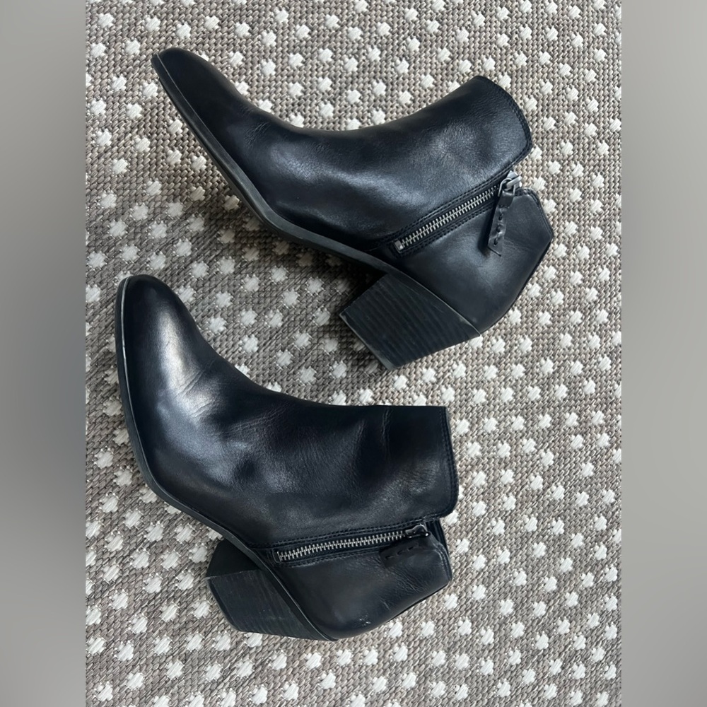 Frye size 10 black leather boots